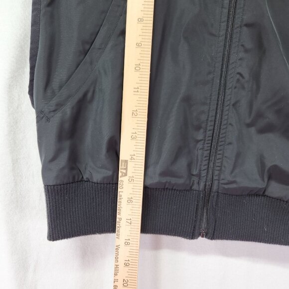 Alo Yoga Black In Motion Fleece-Lined Zip Cropped Vest Size Medium Women’s - Picture 6 of 10